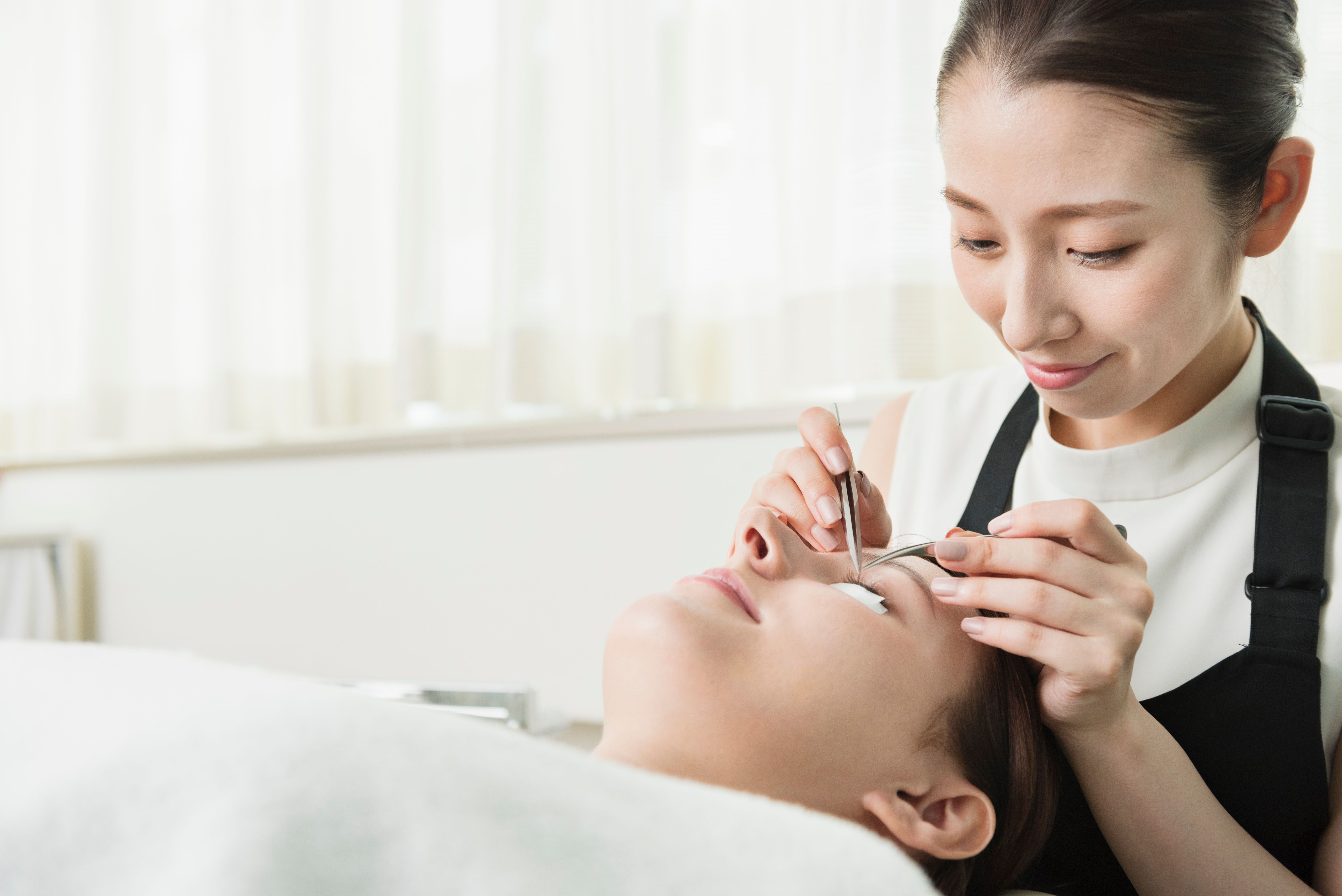 column article cover image for マツエクサロンで無料で使える集客アプリとは？集客アプリのメリットとデメリットを解説